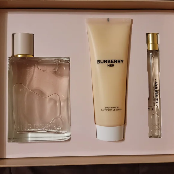 Burberry Gift Box - Picture 2 of 3